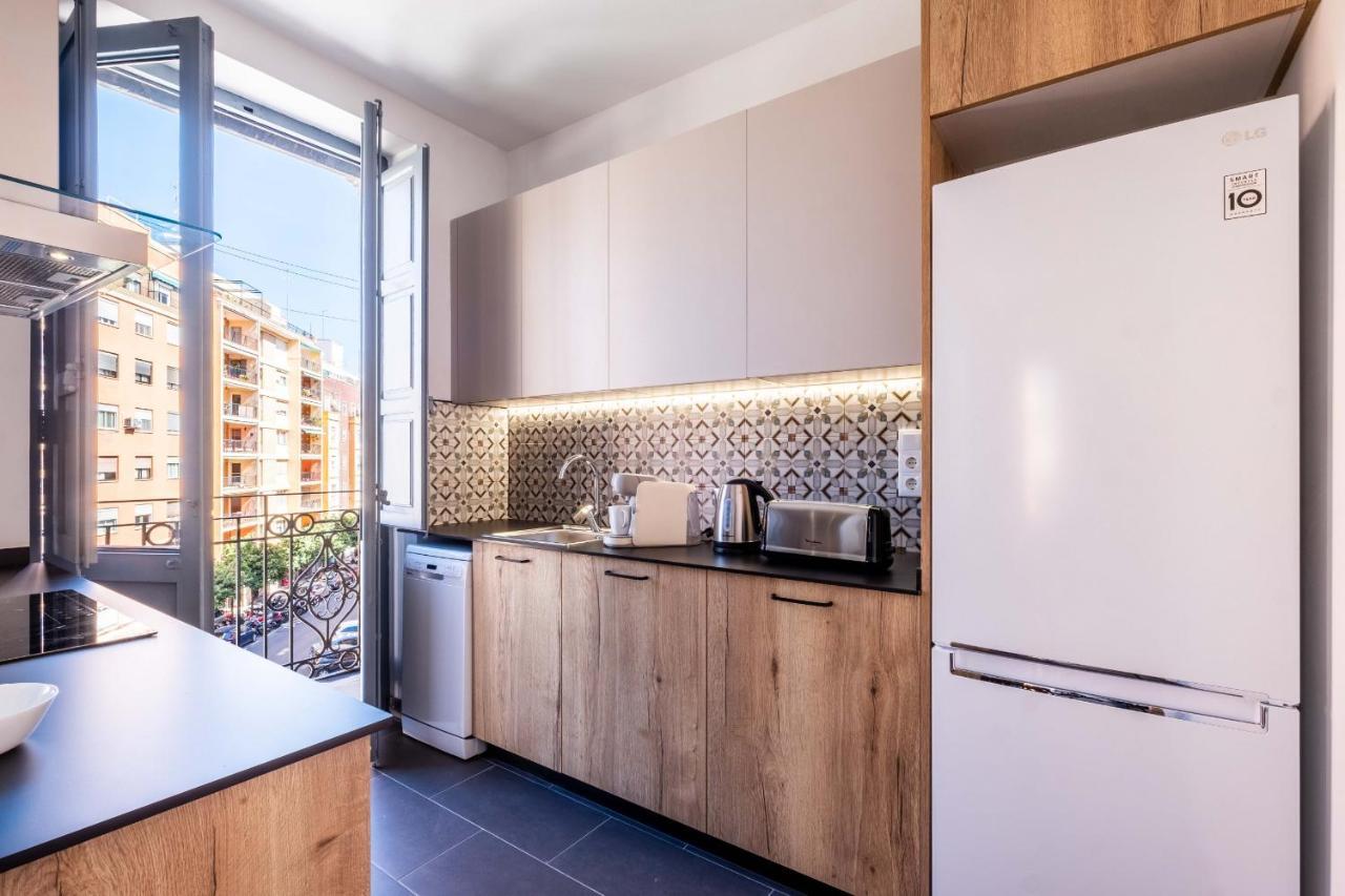 Well Lit And Creatively Designed Appartamento Valenza